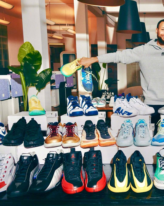 开云体育下载入口-库里球鞋慈善拍卖会举行|斯蒂芬·库里|金州勇士队|大爱|时代|穿鞋_新浪体育_新浪新闻