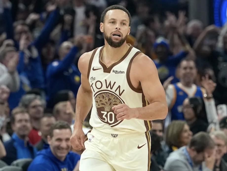 开云体育下载入口-库里常规赛数据：膝伤困扰仅打43场六年来新低，生涯得分超26000分